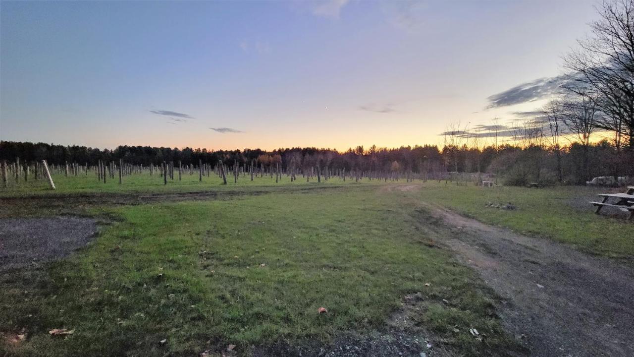 Auberge Du Vignoble Bromont Exterior photo