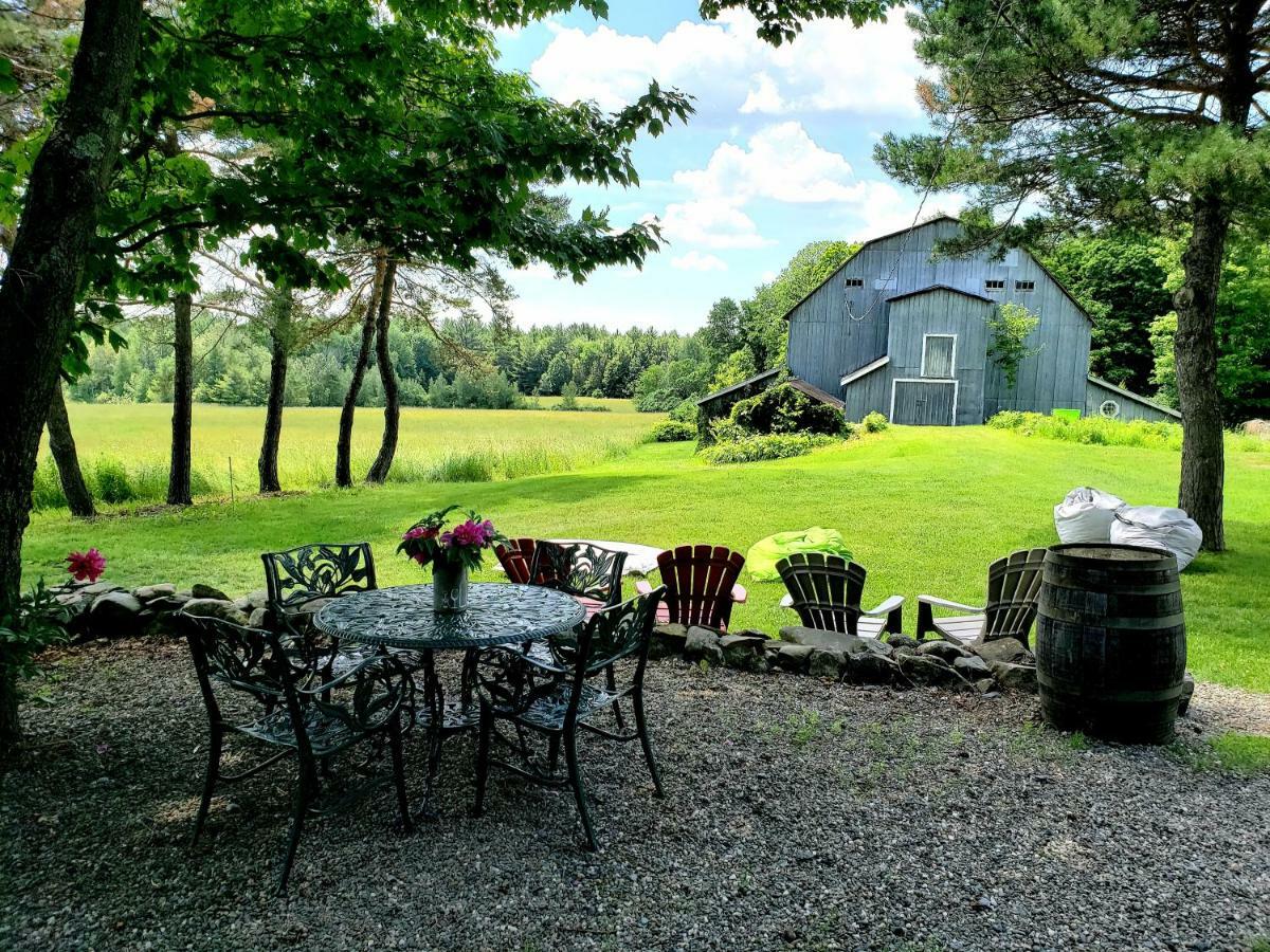 Auberge Du Vignoble Bromont Exterior photo